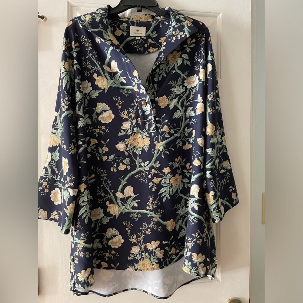 Tuckernuck Willow Night Bloom 3/4 sleeve tunic blouse